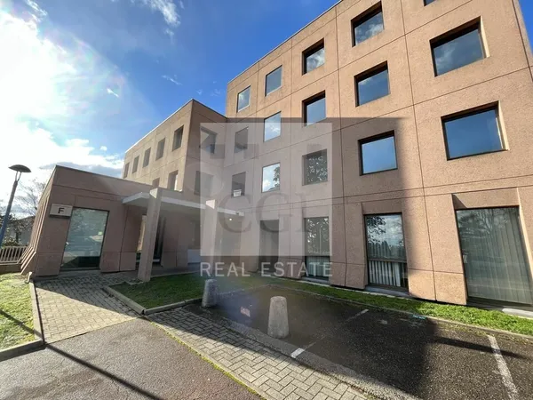 Local professionnel 147 m² 