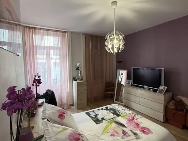 APPARTEMENT 5 PIECES . 120 M2 A SAINT ETIENNE 42000 