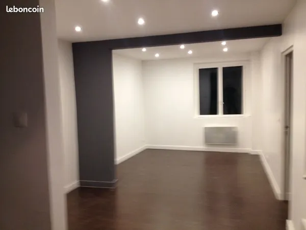 Appartement F3 Duplex Meublé et Rénové + 7m2 Terrasse/Balcon + 1 Parking en zone pavillonnaire et 