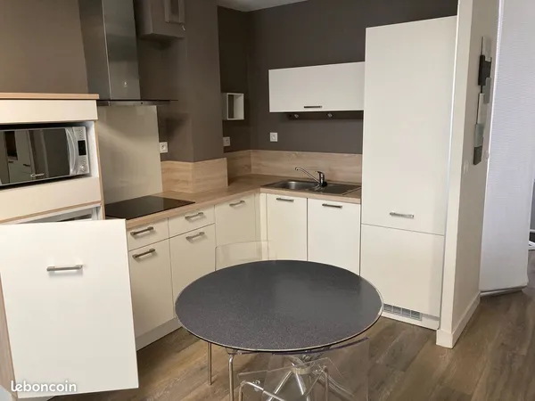 Vieux Port, T1 bis 30 m2, avec terrasse loggia et balcon 