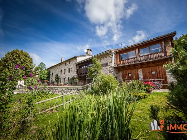 PROPRIETE EN PIERRES ET AUBERGE 
