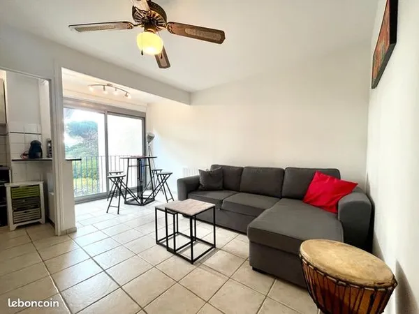 Studio 1 pièce 25 m² 