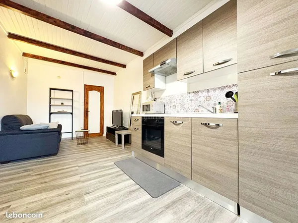 Studio 1 pièce 27 m² 
