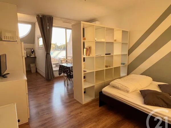 Studio 1 pièce 26 m² 