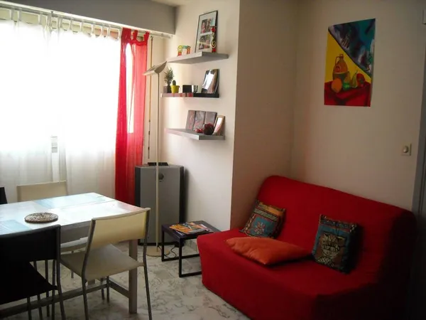 Studio 1 pièce 33 m² 