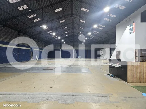 Local d'activité 1 050 m² 