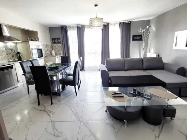 Appartement T4 Rénové 72m2 - Parking - Antigone Montpellier - Proche Polygone 
