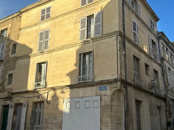 Immeuble de rapport - Centre-ville POITIERS - 12 studios 