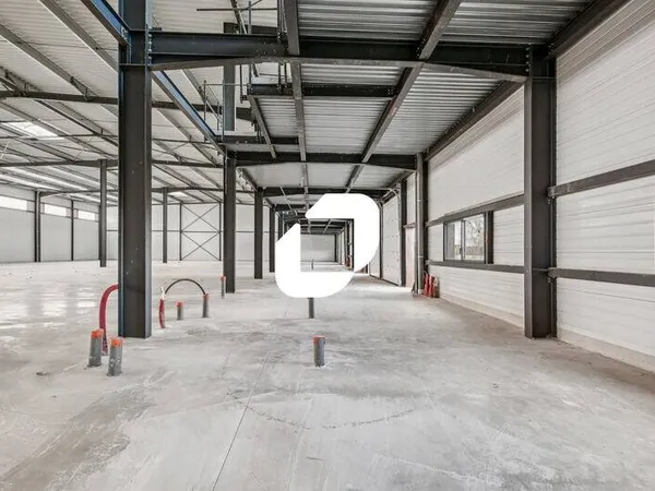 Local d'activité 1275 m² 