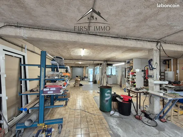 Local 300 m² ROGNAC 