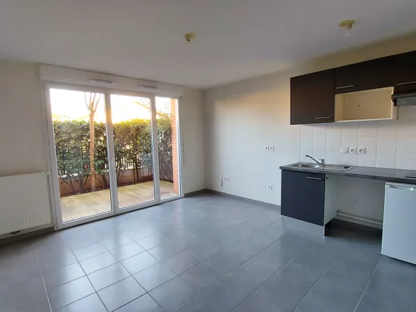 FONBEAUZARD - Appartement T1 - 27m² - jardinet + parking 