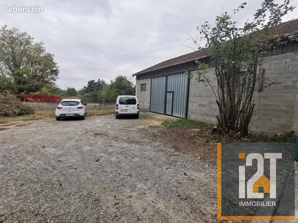 Local 196 m² Boucoiran-et-Nozières 