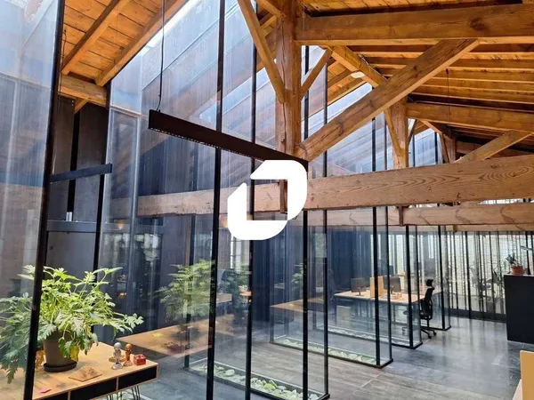 Bureaux 615 m² 