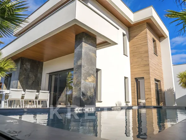 Villa contemporaine avec vue dégagée 