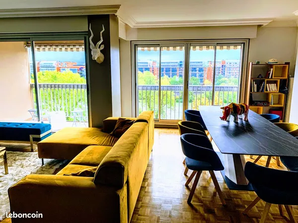 Grand T3 lumineux 104 m² - Vue Rhône / Cité Internationale - Caluire - 1 650 CC 