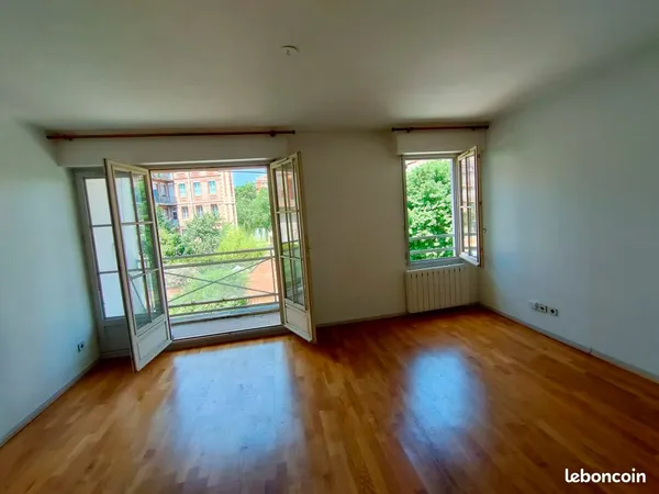 Particulier loue T1 avec balcon avenue de la Garonette 