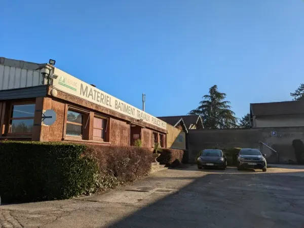 Locaux industriels loués à vendre ECHIROLLES (38) 