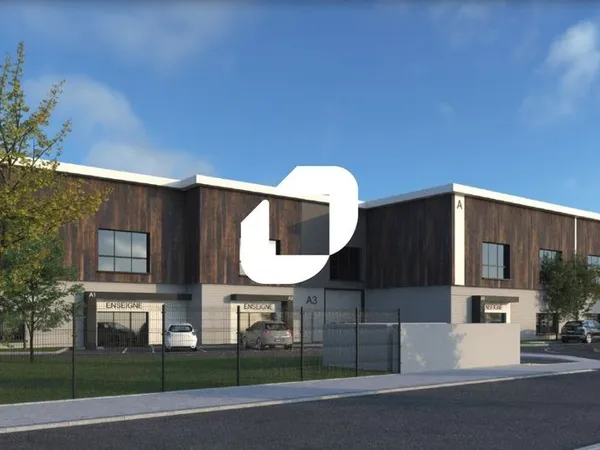 Local d'activité 395 m² 