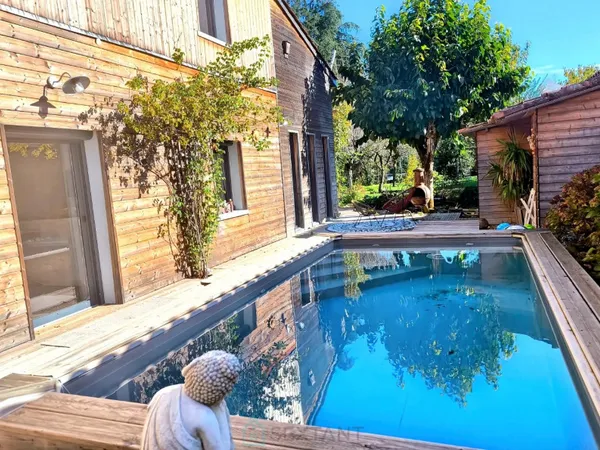 Maison avec dépendances 11 pièces 219 m² 