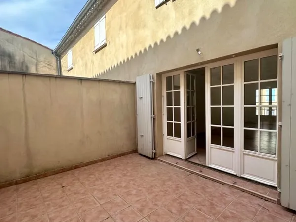 Appartement T3 avec terrasse et parking 