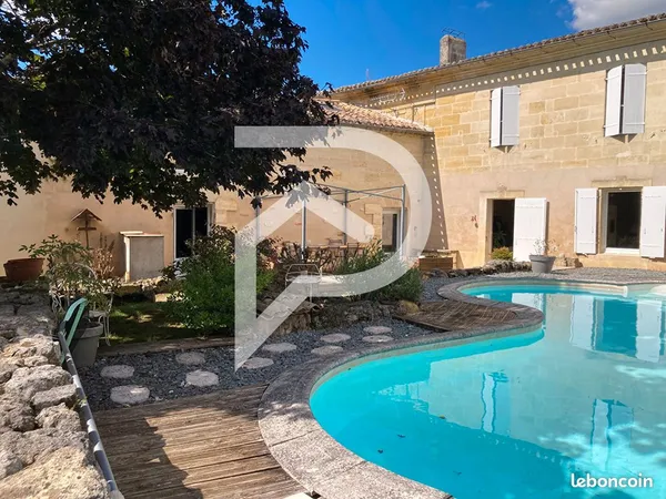 Maison 11 pièces 264 m² 