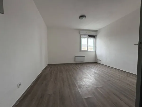 Studio 1 pièce 17 m² 