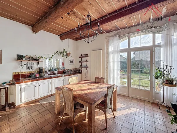 Propriété d'exception ? Ancien mas provençal rénové aux portes 