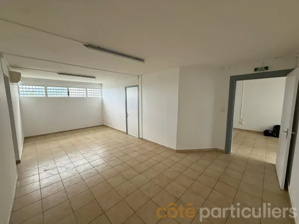 Local commercial ,libre , sans travaux secteur Moufia St Denis 