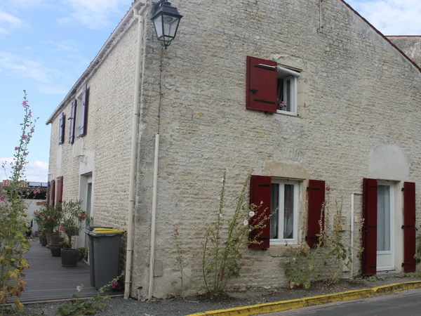 très grande maison avec 4 chambres 900 euros 