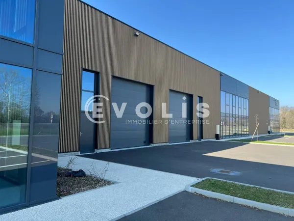 Local d'activité 1827 m² 
