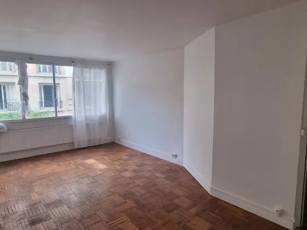 Studio 1 pièce 40 m² 