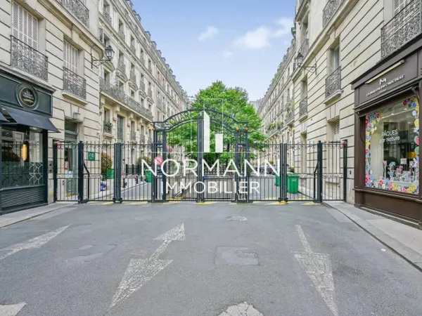 PARIS 8 - RUE DU FAUBOURG SAINT HONORE - 6 PIECES - 4 CHAMBRES 