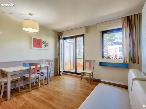 Studio 1 pièce 25 m² 