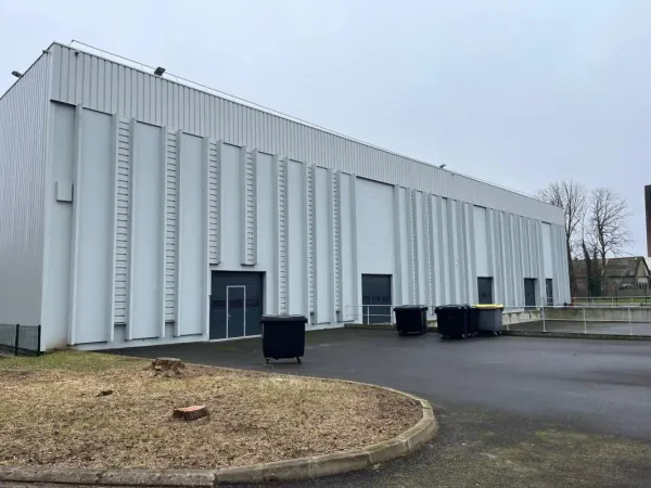 Entrepôt de 4000 m² sur terrain privatif à ST OUEN L'AUMONE 
