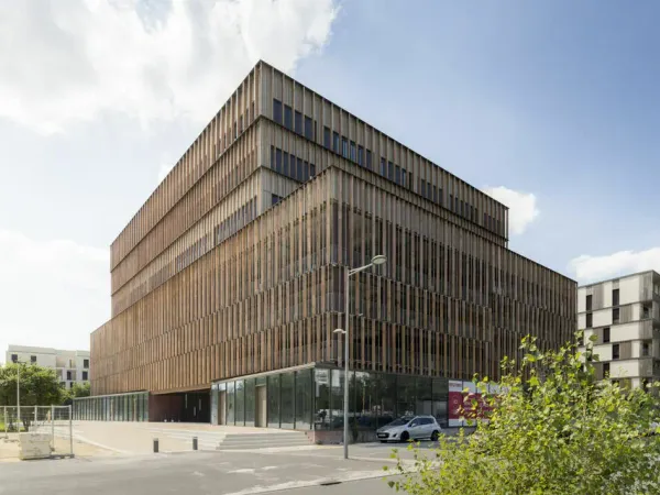 Local commercial de 538 m² - BRUGES - GREEN SQUARE 