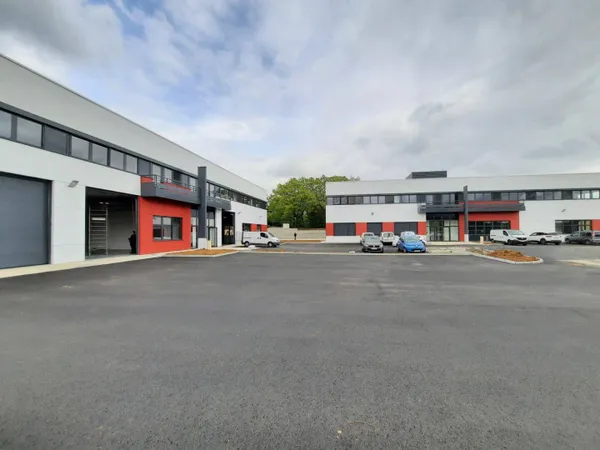 Local d'activité 294 m² 