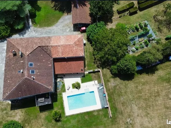 Maison 11 pièces 400 m² 
