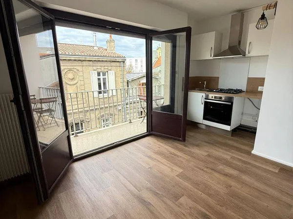 Studio 1 pièce 28 m² 