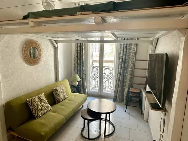 Studio 1 pièce 20 m² 