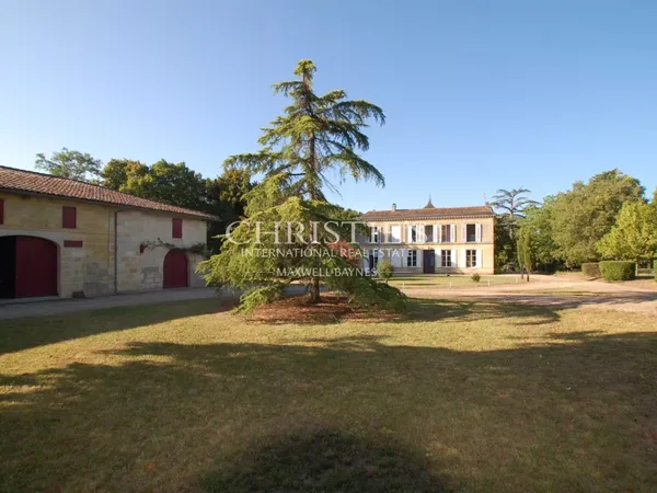 A vendre propriété de charme du XIXème siècle aux portes de Bordeaux 