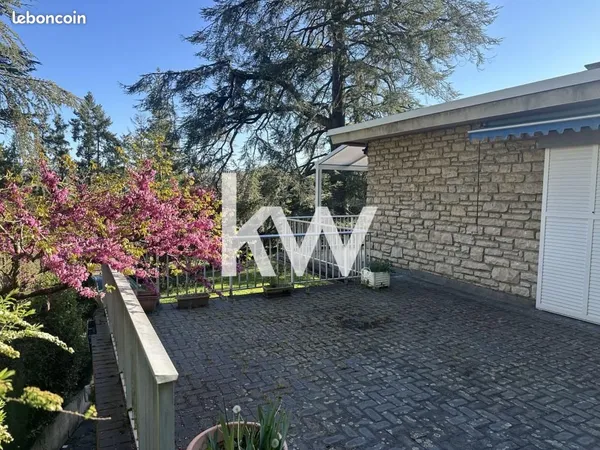 Maison 6 pièces 244 m² 