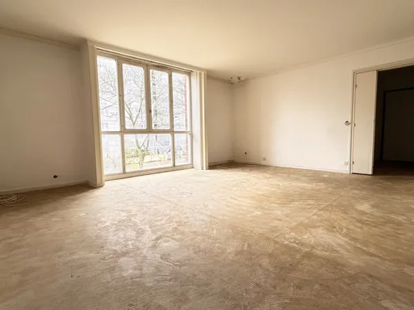 Appartement familial 1er étage à rénover intégralement 