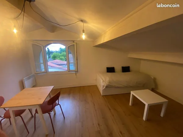 Appartement mansardé meublé 