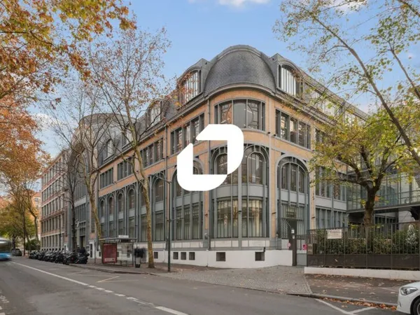 LOCAL ACTIVITE AVEC EXTRACTION - 1 144 m² non divisibles 