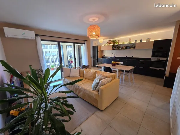 Appartement T3 lumineux et traversant de 68,4 m² avec parking - Aix La Duranne 