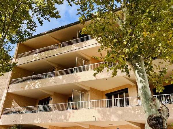 CUERS - PROCHE CENTRE VILLE A PIED - T3 de 70m2 avec terrass 