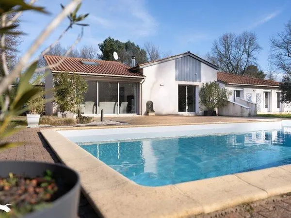 Maison de plain-pied 8 pièces 205 m² 