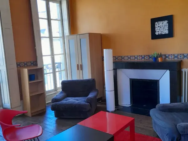 Loue appartement 35m² grande chambre meublée, cuisine et salle d'eau, centre Dijon 