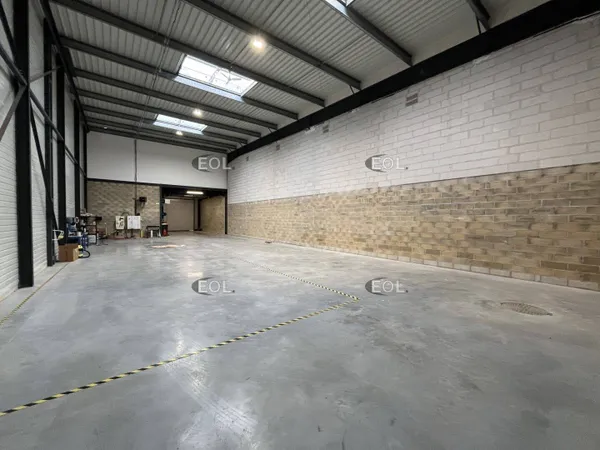 Local d'activité 506 m² 