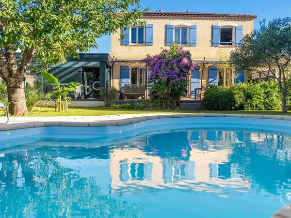 Maison 6 pièces 196 m² 